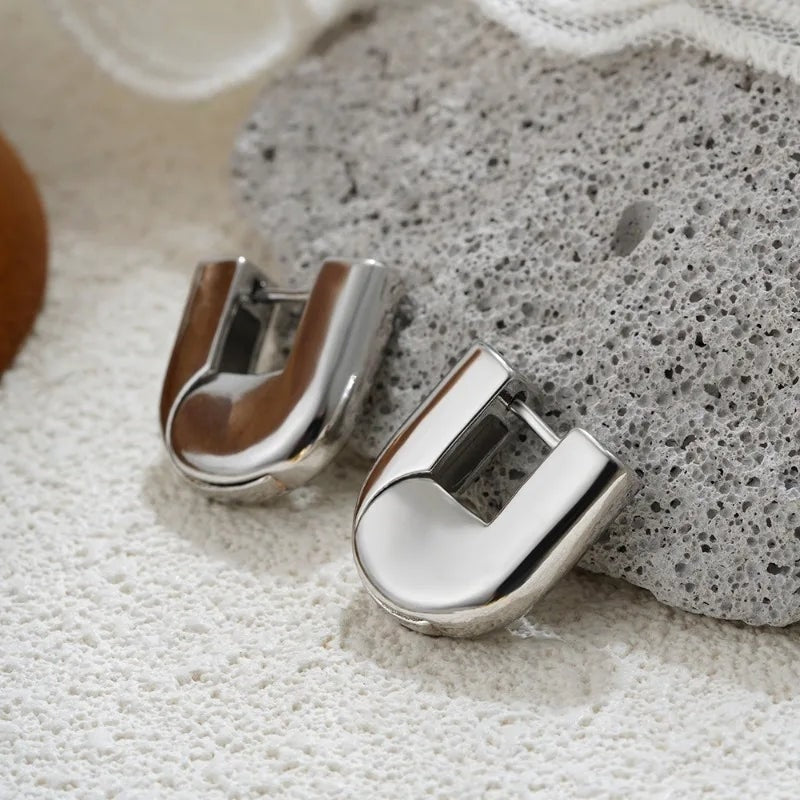 U-shaped hoop earrings